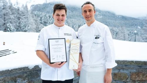 Sieger Yanis Schumacher mit Executive Chef Fabrizio Zanetti vom Suvretta House. Foto: Steve Hadorn