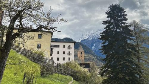  La chasa «Caruso» s’affess bain cul rest dal cumün (Visualisaziun: Urs Padrun).