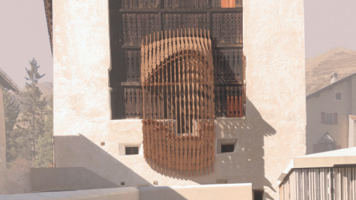 Cun sia interpretaziun moderna ho Cilgia Salzgeber da S-chanf ruot cun la funcziun oriunda dal balcun tort (fotografia: Cilgia Salzgeber).