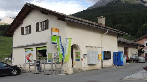 La butia da Tarasp a Fontana immez il cumün (fotografia: Benedict Stecher).