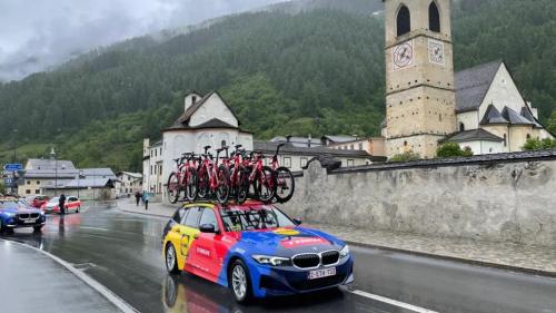 Ils ciclists sun passats tras la Val Müstair sezzond i’ls autos e na süllas sellas dals velos (fotografia: RTR).