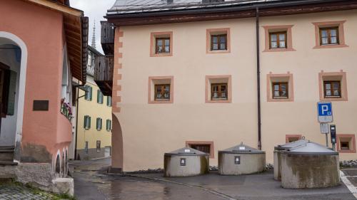 I spüzzan minchatant e chaschunan eir canera, ils molocs a Sent, ma na in möd intolerabel. Quai es davo üna dispitta da plüs ons tras tuot las instanzas uossa confermà ufficialmaing dal Güdisch federal. fotografia: Michael Steiner