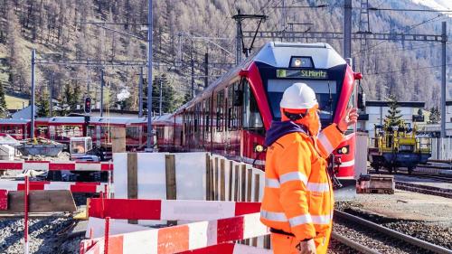 Die Rhätische Bahn investiert heuer über 250 Millionen Franken in die Infrastruktur. Dies hat an verschiedenen Orten Einfluss auf die 
Fahrplanstabilität.  Archivbilder: Jon Duschletta