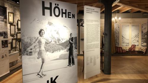 Wer die aktuelle Sonderschau im Pontresiner Museum Alpin betritt, sieht sich mit diesem Eisduo konfrontiert. Foto: Marie-Claire Jur