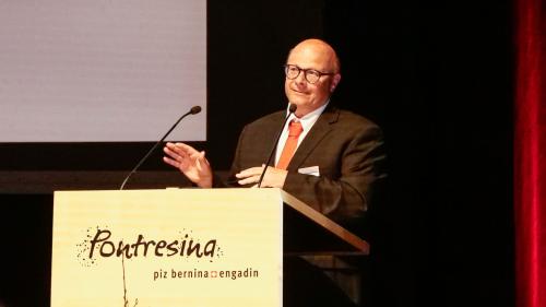 Banca Raiffeisen VR-Präsident Urs Reich verkündete stolz die Überschreitung der Milliarden-Grenze bei der Bilanzsumme. Foto: Jon Duschletta 