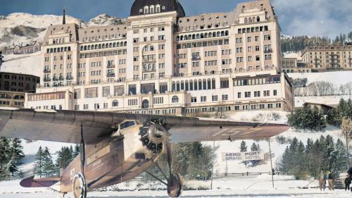 Il Grand Hotel A San Murezzan – chi’d es ars gio l’an 1944 e dal quêl existan pochas fotografias in culur – survain grazcha a Colurit nouva vita (fotografia: ETH-Bibliothek/Stiftung Luftbild Schweiz).