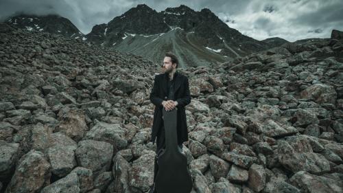 Florian Fox fühlt sich der Engadiner Bergwelt seit der Kindheit verbunden. Foto: Rob Lewis