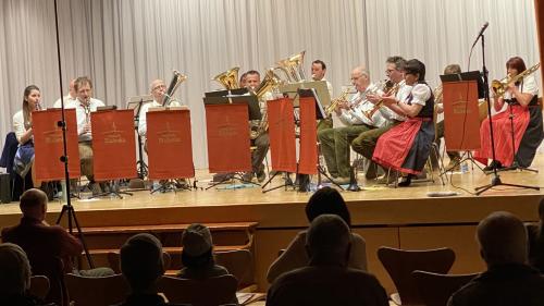 Die Blaskapelle Blaženka hat am Samstag zum Konzert in Silvaplana eingeladen (Foto: Not Janett).