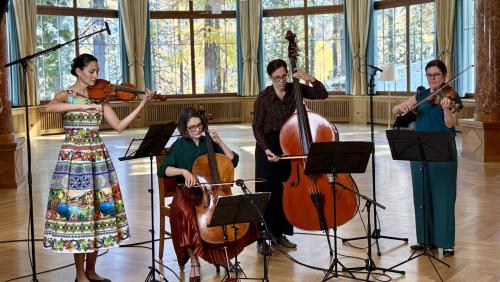 Anna Staschia Janett, Cristina Janett, Barbara Gisler und Madlaina Janett. Foto: Fadrina Hofmann