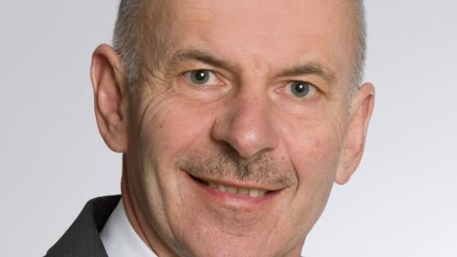 Il prüm veterinari a Sumvitg, lura veterinari cirquital e daspö tschinch ons veterinari chantunal – Giochen Bearth (fotografia: mad)