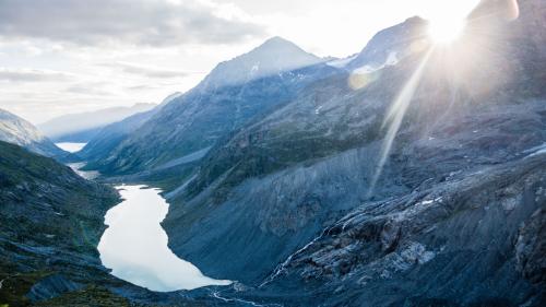 Blick von der Coaz-Hütte auf den Lej da Vadret und die Val Roseg. Foto: Jon Duschletta