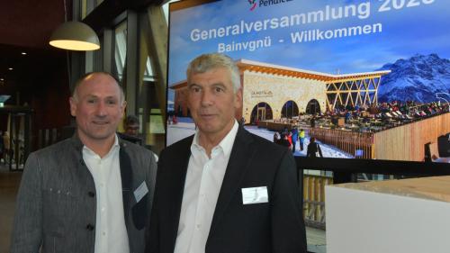 Il directer Andri Poo (a schnestra) ed il president dal cussagl administrativ Andri Lansel han preschantà las cifras da record (fotografia: Nicolo Bass).