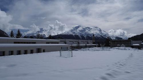 Die Schulanlage Puoz in Samedan. Foto: Reto Stifel