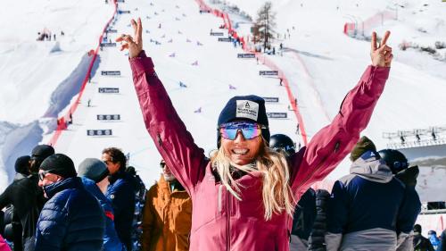 Endlich Pause: Für Voluntari Renata Keller Smalley heisst das ab ins Zielgelände und zu «ihren» Snowboarderinnen und Snowboarder. Fotos: Jon Duschletta