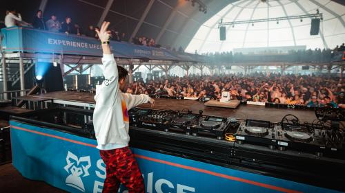 DJ Toby Romeo legte am Freitag auf. Fotos: Nico Favero/SunIce Festival