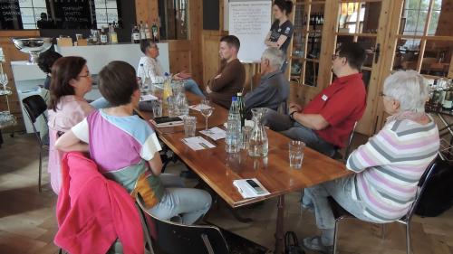 Las gruppas da discussiun vi da la lavur i’l Hotel Linard a Lavin (fotografia: Benedict Stecher)
