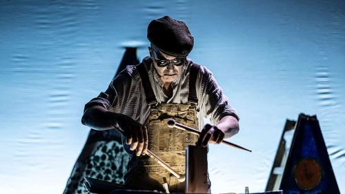 Il teater «Üna sbrinzla – üna grotesca otalpina» ha inchantà il public (fotgrafia: Mayk Wendt)