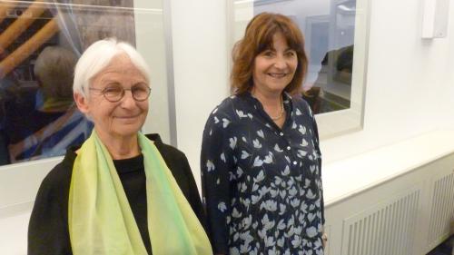 Elisabeth Bardill (links) und Anna Giacometti im Silser Hotel Waldhaus.         Foto: Ursa Rauschenbach-Dallmaier
