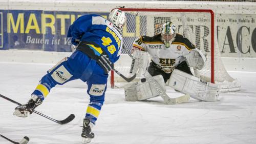 Marc Camichel trifft zum 5:2. Der Stürmer war mit 3 Toren Matchwinner für St.Moritz. Foto: Dan Zaugg