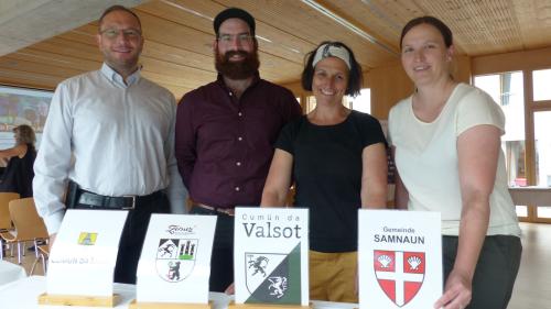 Las ed ils incumbenzats dals quatter cumüns in chosa età, (da schnestra) Fadri Häfner, Armando Roner, Ursina  Caviezel e Daniela Heis (fotografia: Flurin Andry).