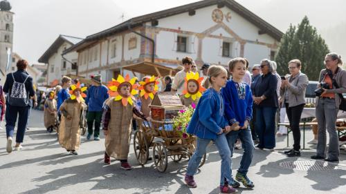 Auch die Kleinsten nahmen aktiv am Umzug teil. Foto: Dominik Täuber