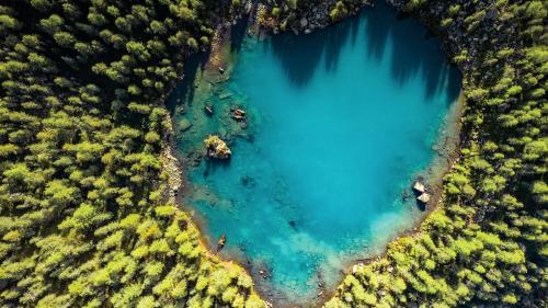 Sowohl der erste Platz als auch der zweite für die schönsten Bergseen gehen nach Südbünden. Im Bild der Lagh da Saoseo in der Valposchiavo. Foto: Schweiz Tourismus, Nicola Fuerer