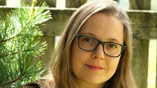 Selma Mahlknecht es oriunda dal Vnuost ed abita a Zernez (fotografia: mad).