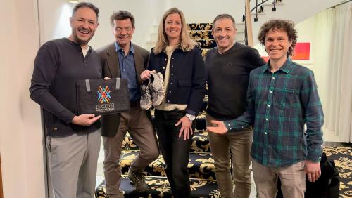 Von links: Menduri Kasper und Urs Pfister, Engadin Skimarathon, Anne-Marie Flammersfeld, Franz Späni und Geronimo von Wartburg, Verein Engadiner Sommerlauf. Foto: Engadin Skimarathon