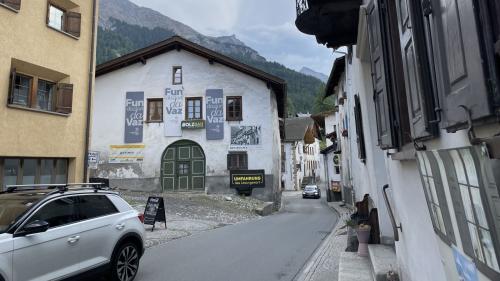 Sta. Maria ist stark vom Durchgangsverkehr betroffen. Foto: Fadrina Hofmann