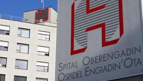 Seit dem 1. April liegt der Betrieb des Spitals in Samedan bei der Spital Oberengadin AG. Foto: Reto Stifel