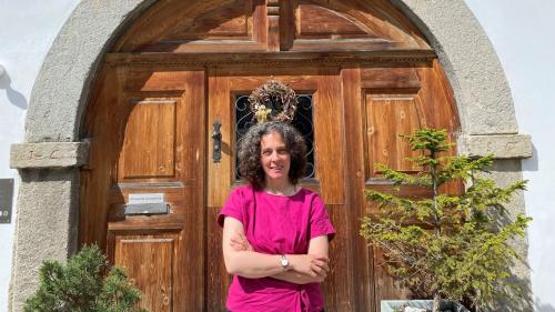 Daspö avrigl es Dagmar Bertram la nouva ravarenda da Scuol (fotografia: Andri Netzer).