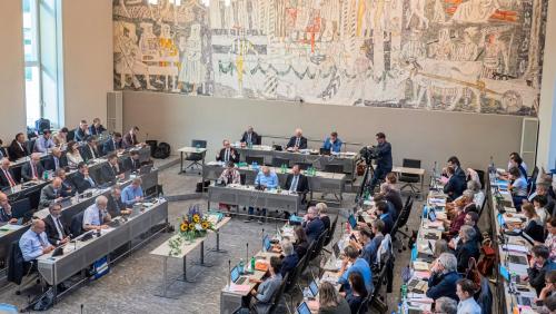 Wohin es den Grossen Rat zur Landesession «verschlägt», entscheidet sich im April. Auch Scuol und St. Moritz haben sich beworben. 		 	Archivfoto: Reto Stifel