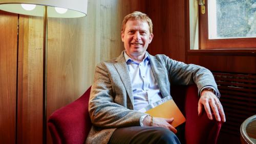 Jetzt gilt's ernst. Der Intendant des neuen Kulturfestes zeit:fluss Sils, Till Löffler, freut sich auf die Auftaktveranstaltungen. Foto: Jon Duschletta