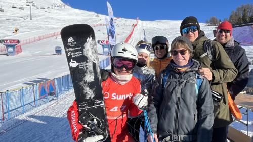 Üna part da la famiglia ha bivgnantà a Ricarda Hauser al böt davo sia cuorsa (fotografia: Annetta Janka-Zini).