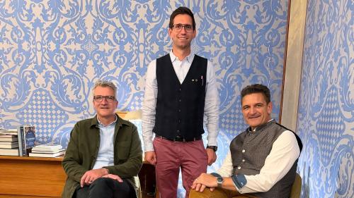 Von rechts: Bruno Marinoni (scheidender Präsident), Gian Marco Hotz (neuer Präsident) und Martin Müller (Präsident 2026/27). Foto: Kiwanis Club