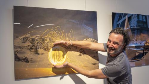 Für mehrere Monate gehören die Werke des Fotografen Renzo Papini unter dem Namen «Fire & Ice» zur Ausstellung der Central Art Gallery in St. Moritz. Foto: Valentina Baumann