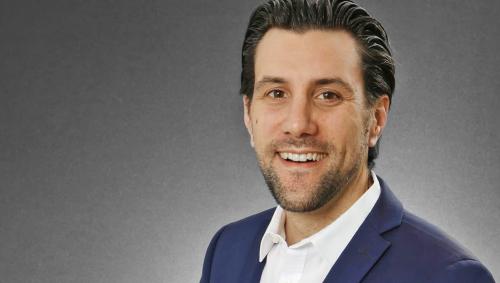 Curdin Derungs es il manader dal stüdi «Evaluaziun da la promoziun da linguas i’l Grischun» da la Scoul’ota specialisada dal Grischun (fotografia: Scoul'ota specialisada dal Grischun).